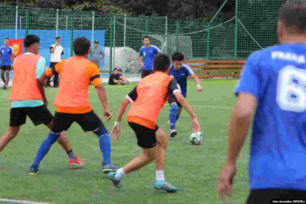 Мындан тышкары Германиядагы, Австриядагы жана Чехиядагы кыргызстандыктардын ортосунда кезектеги &ldquo;Достук&rdquo; кубогу үчүн футбол мелдеши уюштурулду.