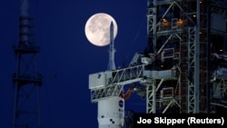 Безпілотна місія Artemis-1 наблизить США до повернення астронавтів на Місяць через п’ять десятиліть після того, як люди востаннє ступали на поверхню Місяця
