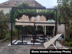 თოჯინების თეატრის მშენებლობის პროცესი