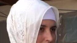 Отчаявшаяся таджикистанка пытается отдать детей в школу-интернат 