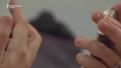 Doktori sa crvenim nosićima