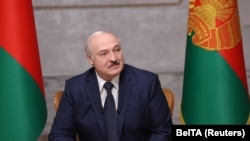 У червні Олександр Лукашенко заявляв, що МВФ продовжує вимагати від Білорусі запровадити «карантин, ізоляцію, комендантську годину» для отримання кредиту