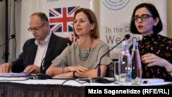 Опрос NDI был проведен в период с 20 марта по 4 апреля. Всего в масштабах страны было опрошено около 2200 человек