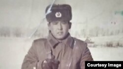 Авазбек Жапаровдун аскердеги сүрөтү