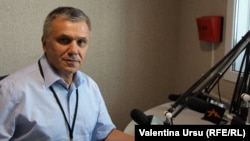 Analistul politic Igor Boțan în studioul Europei Libere de la Chișinău, iulie 2019 