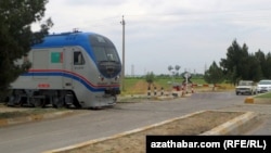 В преддверии крупных праздников в Туркменистане пассажиропоток между регионами существенно увеличивается, и транспортное сообщение не всегда справляется с возросшим спросом. (Фото из архива) 