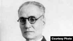 احمد كسروى از نخستين كسانى در ايران بود كه از منظر عقل گرايى به نقد مذهب برخاست و راه روشنفكران دوران رنساس و انقلاب كبير فرانسه را دنبال كرد.