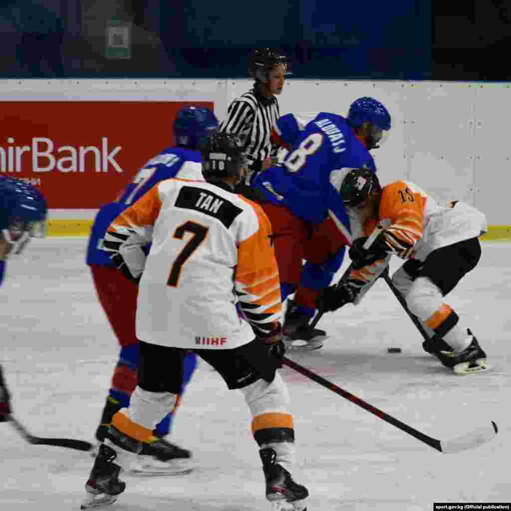 Малайзия жана Кувейттин хоккейчилери IV дивизиондогу Дүйнө чемпионатында. 3-март, 2022-жыл.