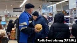 Хліб швидко розбирають в магазинах