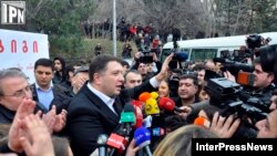 Угулава говорил всего несколько минут, но его короткая речь была наполнена высоким пафосом