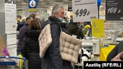 Megrohanták a vásárlók a kazanyi IKEA-t az utolsó nyitva lévő napjain, a kép március 3-án készült.