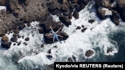 KAZU 1 кемеси жоголгон аймакта тик учакта издөө иштери жүргүзүлүп жаткан учур. 24-апрель, 2022-жыл. 