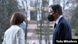 Președinta Maia Sandu și secretarul de stat american Antony Blinken, pe treptele președinției de la Chișinău, 5 martie 2022
