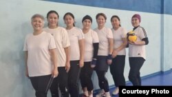 Нурила Ниязова командасы менен.