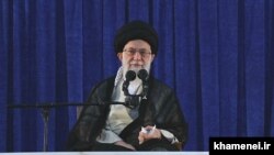 رهبر ایران مدعی شده که کشورهای اروپایی «توقع دارند» هم تحریم‌ها باقی بماند و هم محدودیت‌های هسته‌ای.