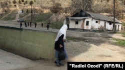 Афганская беженка в Вахдате. Март, 2022