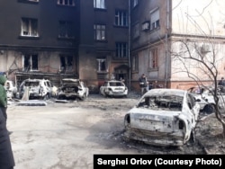 Жителі Маріуполя розповідають, що через постійні обстріли російських військових постійно ховалися в укриттях і підвалах