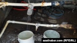 Ежегодно в летние месяцы нехватка воды в Ашхабаде обостряется.