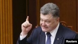 Президент України Петро Порошенко під час виступу у Верховній Раді. Київ, 16 липня 2015 року