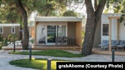 Vanjski izgled jedne od kućica sela "Digital Nomad Valley Zadar"