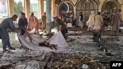 Африфска фотографија од нападот на шиитска џамија во Авганистан на 8 октомври. 