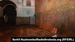 Іграшки біля Києво-Печерської лаври, 5 січня 2017 року