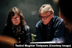 Andrei Șerban și Dana Dinu în timpul repetițiilor cu piesa Doctorul de Robert Ike.