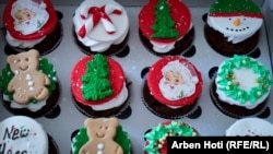 Ëmbëlsira festive për gazetarët ukrainas në Kosovë, të dhuruara nga Asociacioni i Gazetarëve të Kosovës.