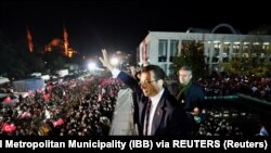 Мер Стамбула Екрем Імамоґлу на мітингу своїх прихильників, Стамбул, Туреччина, 15 грудня 2022 року