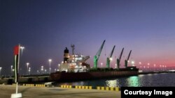 Бириккен Араб Эмиратындагы порттордун бири. 