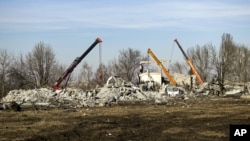 Розбір завалів на місці будівлі ПТУ №19 у Макіївці, 3 січгя 2023 року