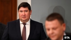 Изпълнителният директор на "Лукойл Нефтохим Бургас" Илшат Шарафутдинов и служебният вицепремиер по икономическата политика Христо Алексиев