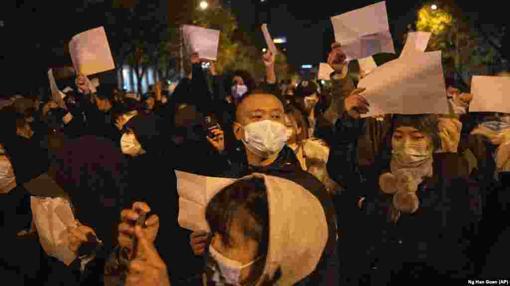 &bdquo;Normális életet szeretnénk élni. Azt hiszem, mindannyiunknak bátran ki kell fejeznünk az érzéseinket. Nem tudom, milyen hatással lesz a tüntetésünk, de talán arra ösztönöznek majd másokat, hogy ők is fejezzék ki az elégedetlenségüket és megvédjék a saját jogaikat. Nem féltem ma idejönni. Nem tudtam, mi fog történni, de nem volt okom félni és otthon maradni&rdquo; &ndash; tette hozzá Shi