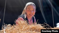 Албина Имашова, Токтоболот Абдымомунов атындагы Кыргыз улуттук академиялык драма театрынын артисти.