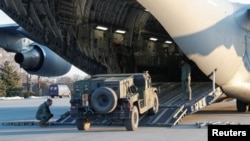 Пропонується така схема: країни Східної Європи передаватимуть озброєння Україні, а дефіцит цих озброєнь їм згодом компенсує Німеччина