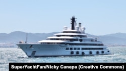 شهرزاد در حال حاضر در بندر مارینا دی کارارا در توسکانی لنگر انداخته است.