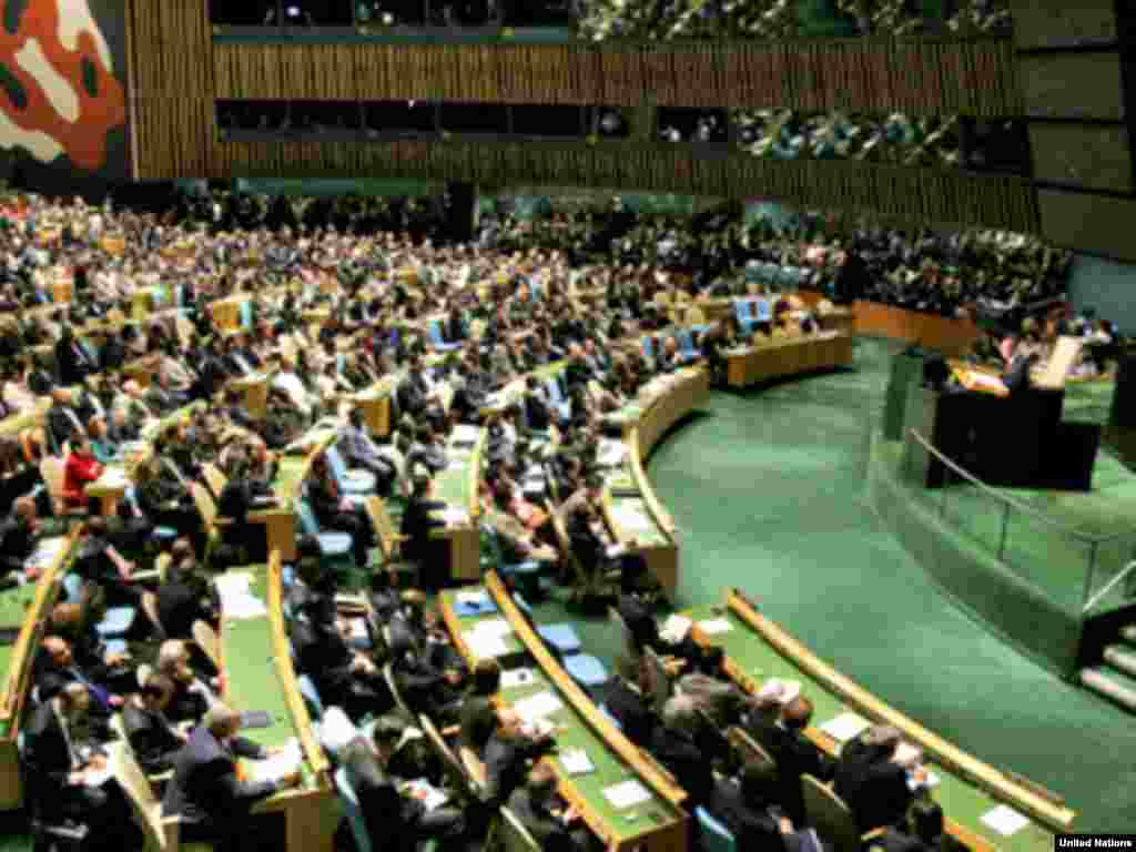 OKB - Miratohet rezoluta serbe për mendim këshillues nga GJND-ja për shpalljen e pavarësisë së Kosovës, 8 tetor 2008. - Photo # 194660 UN Photo/Paulo Filgueiras Secretary-General Addresses General Assembly General Debate Wide view of the General Assembly Hall, as Secretary-General Ban Ki-moon addresses the opening of the general debate of the sixty-third session of the General Assembly. Location: United Nations, New York Date: 23 September 2008 
