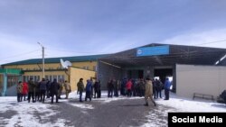 Нарындын “Торугарт” өткөрмө бекети аркылуу Кытайдан күнүнө 100 жүк ташуучу автоунаа чыгып жатканы кабарланды.