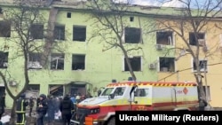 Руйнування лікарні в Маріуполі, архівне фото, березень 2022 року