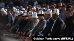 Эски аянттагы Айт намазына президент жана башка аткаминерлер да катышты. Бишкек, 2-май, 2022-жыл. 