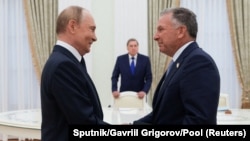 Встреча между президентом России Владимиром Путиным и специальным посланником США Стивом Виткоффом длилась почти три часа, Москва, 6 августа 2025 года