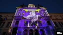 Денят на Европа се отбелязва с триизмерно видео мапинг шоу на фасадата на Националната галерия "Квадрат 500" със светлинният спектакъл "Представи си", посветен на темата за мира и основните европейски ценности. Спектакалът завършва с надпис в подкрепа на Украйна.