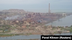 O imagine surprinsă de dronă arată unde este situată fabrica Azovstal în timpul conflictului dintre Ucraina și Rusia în orașul-port din sudul Mariupol, Ucraina, 5 mai 2022. REUTERS/Pavel Klimov