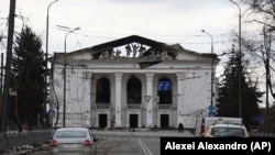 Pozorište u Mariupolju koje je korišteno kao sklonište, posle bombardiranja 16. marta 2022. 