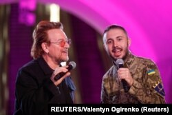Bono a cântat într-una din stațiile de metrou de la Kiev