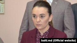 Oficial Elena Griţco este candidat independent, dar de fapt e candidatul de rezervă al lui Renato Usatîi