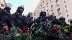 Праворадикали принесли похоронні вінки на Банкову – відео