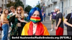 Водночас дівчата 16-24 років створили окремий тренд за рівнем високої толерантності – з них третина ставиться позитивно до ЛГБТ