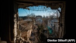 «Вранці вони говорять про «різдвяне перемир’я», а вже в обід вбивають всю сім’ю. Чим завинили чоловік, дружина та їх 12-річний син?» – написав Кирило Тимошенко 