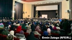 Predavanje bosanskohercegovačkog islamskog propovjednika Dževada Gološa u prepunoj sali Javne ustanove Kulturno-sportski centar Vogošća pored Sarajeva, 20. decembra 2022. godine.